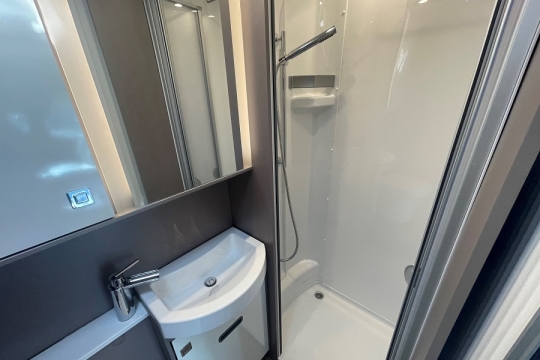 burstner-lyseo-t594-interior-shower.jpg