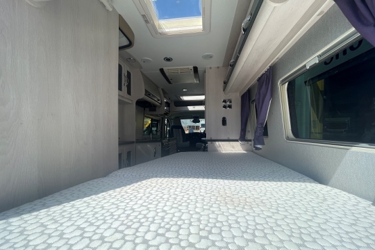 auto-sleepers-kingham-interior-bed-to-front.jpg