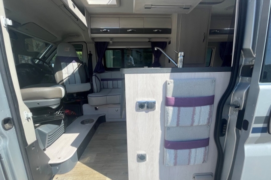 auto-sleepers-kingham-exterior-to-interior.jpg