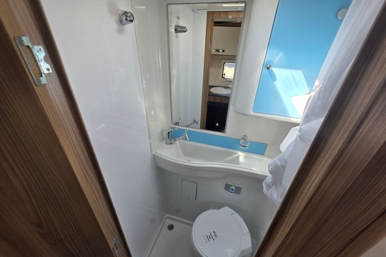 Swift-Escape-Compact-C402-Interior-Bathroom.jpg