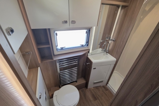 Swift-Bolero-724-FB-Interior-Bathroom.jpg