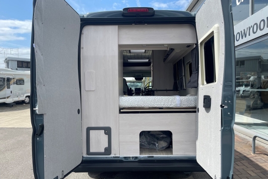 auto-sleepers-kingham-interior-from-rear.jpg