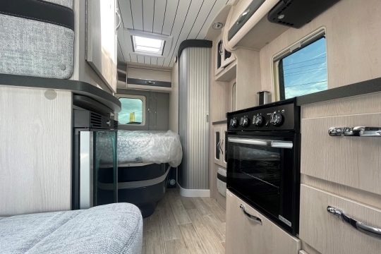 auto-sleepers-kingham-interior-oven.jpg