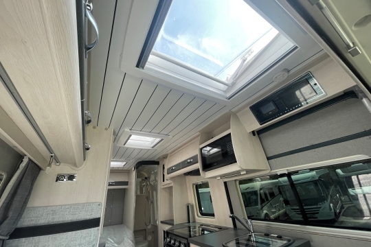 auto-sleepers-kingham-interior-ceiling.jpg