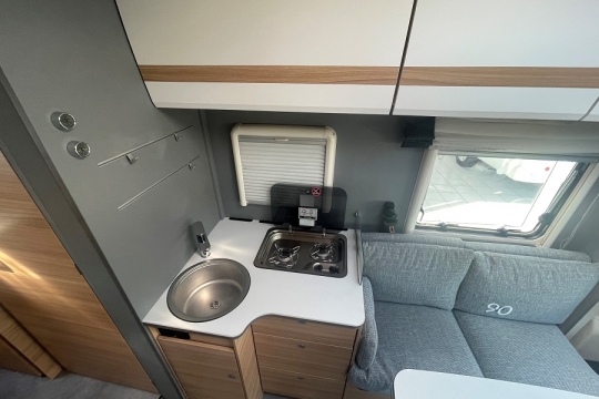 dethleffs-eurostyle-t7052-interior-kitchen.jpg