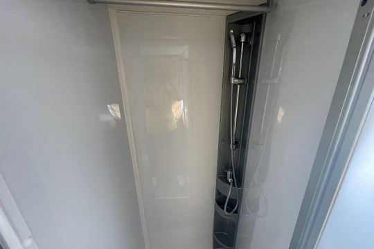 dethleffs-eurostyle-t7052-interior-shower.jpg