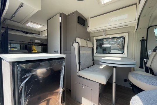 etrusco-600-bb-interior-lounge-to-rear.jpg