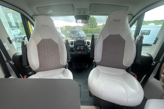 burstner-harmony-lyseo-727-interior-cab.jpg