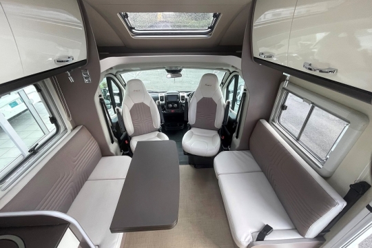 burstner-harmony-lyseo-727-interior-lounge.jpg