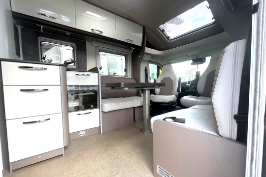 burstner-harmony-lyseo-727-interior-living-overview.jpg