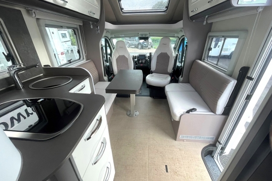 burstner-harmony-lyseo-727-interior-to-front.jpg