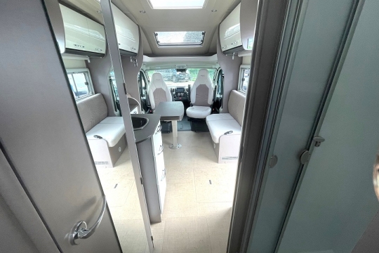 burstner-harmony-lyseo-727-interior-to-front-2.jpg