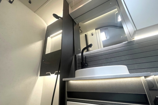 swift-voyager-505-interior-shower.jpg