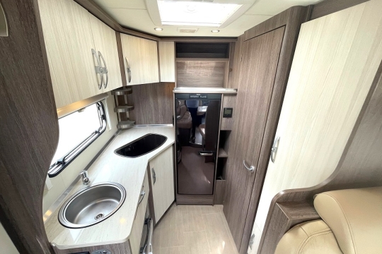burstner-ixeo-time-586-interior-rear-kitchen.jpg