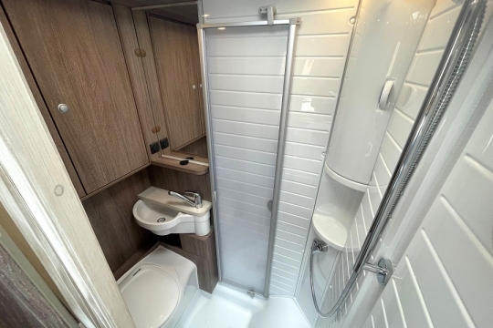 burstner-ixeo-time-586-interior-washroom.jpg