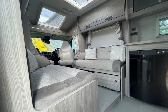 elddis-majestic-155-interior-front-lounge.jpg