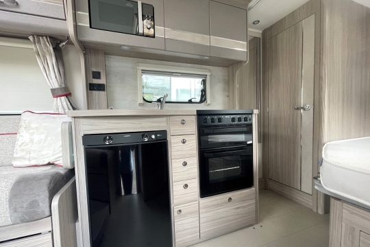 elddis-majestic-155-interior-kitchen.jpg