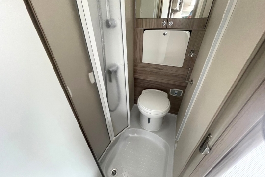 elddis-majestic-155-interior-washroom.jpg