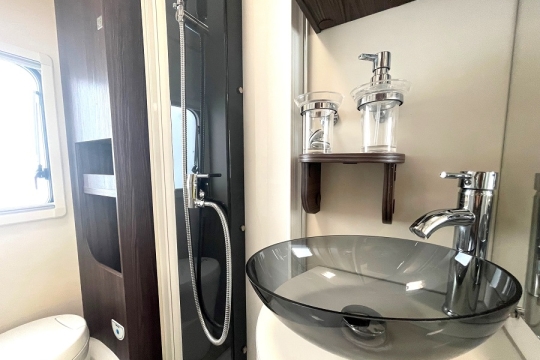 benimar-mileo-231-interior-washroom-1.jpg