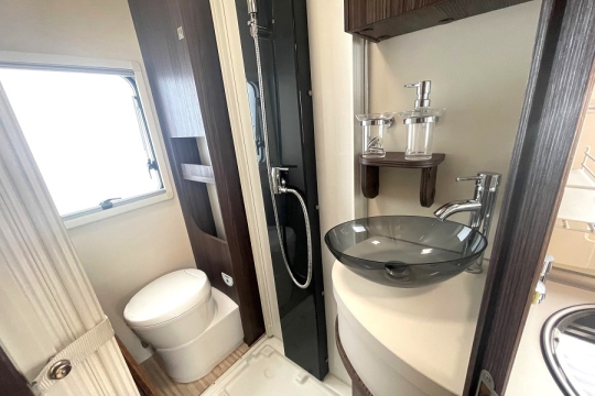 benimar-mileo-231-interior-washroom-2.jpg