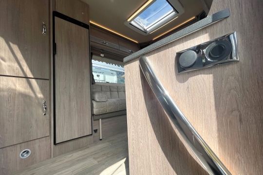 auto-sleepers-broadway-el-interior-entrance.jpg