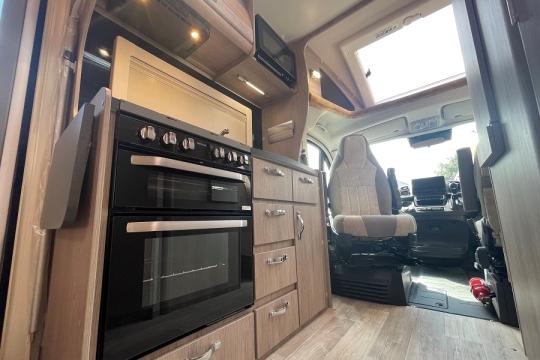 auto-sleepers-broadway-el-interior-low-kitchen.jpg