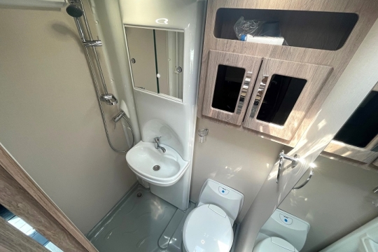 auto-sleepers-broadway-el-interior-washroom-2.jpg