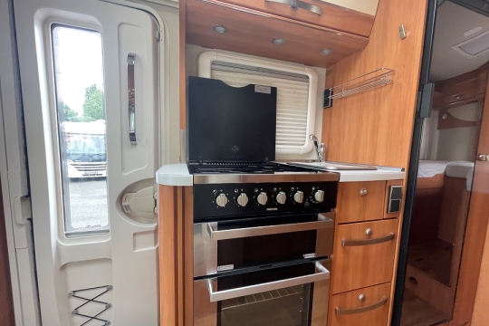 hymer-interior-kitchen.jpg