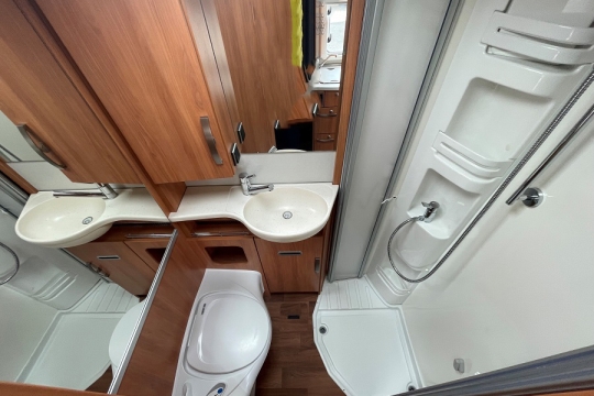 hymer-interior-bathroom-1.jpg
