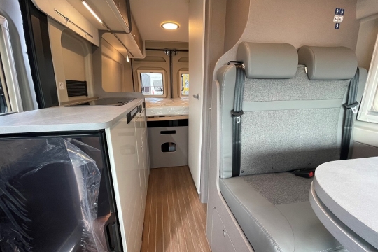 etrusco-cv-600-db-interior-to-rear.jpg