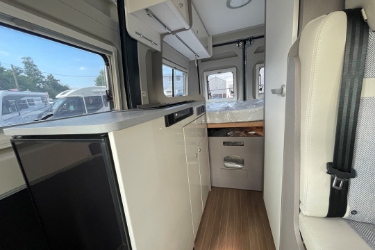 etrucsco-CV0-540-DB-interior-kitchen-to-rear.jpg