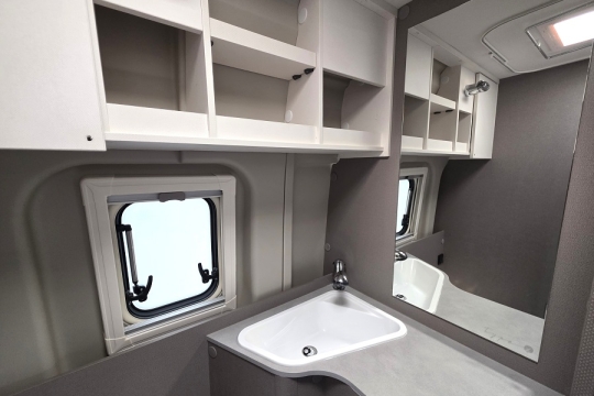 Etrusco-CV-600-DB-Interior-Bathroom-Side.jpg