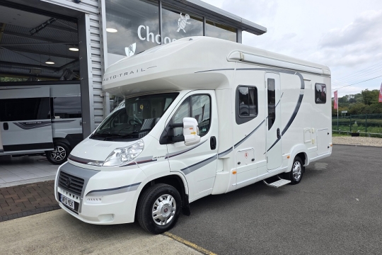Auto-Trail-Apache-632-Exterior-Front-Side.jpg