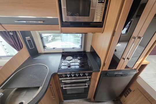 Auto-Trail-Apache-632-Interior-Kitchen.jpg
