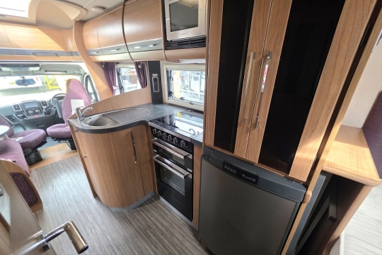 Auto-Trail-Apache-632-Interior-Kitchen-Side.jpg