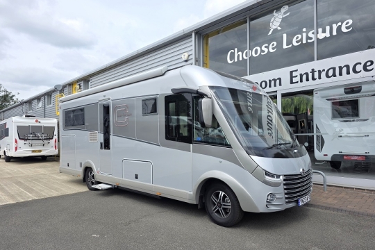 Carthago-Liner-for-two-I53-Exterior-Front-Side.jpg
