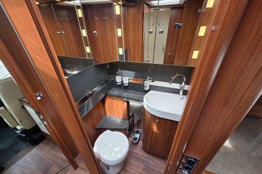 Carthago-Liner-for-two-I53-Interior-Bathroom.jpg