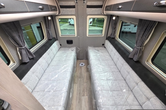 Auto-Sleepers-Warwick-XL-Interior-Lounge.jpg