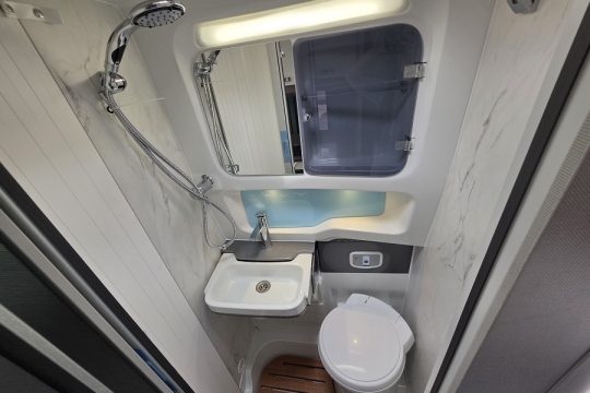 Swift-Carrera-194-Interior-Washroom.jpg