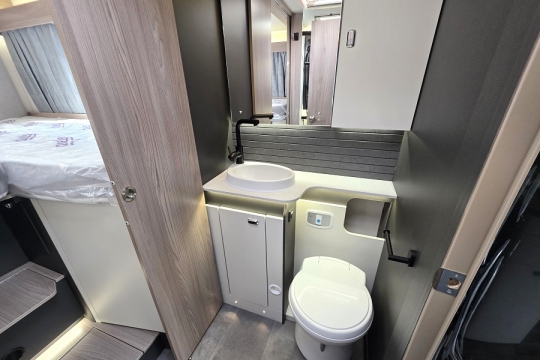 Swift-Voyager-584-Interior-Bathroom-Side.jpg