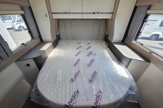 Swift-Voyager-594-Interior-Bed.jpg