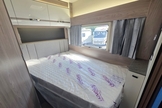 Swift-Voyager-564-Interior-Bed.jpg
