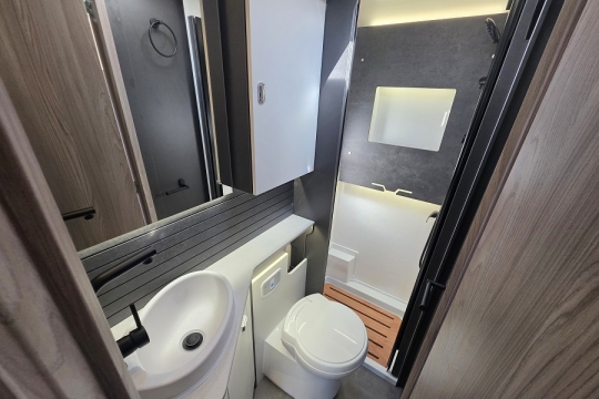 Swift-Voyager-564-Interior-Bathroom.jpg