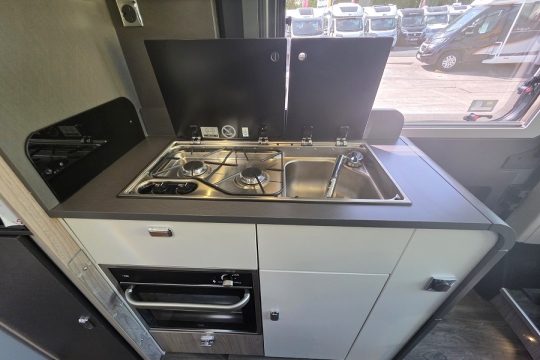 Swift-Carrera-144-Interior-Kitchen-Top.jpg