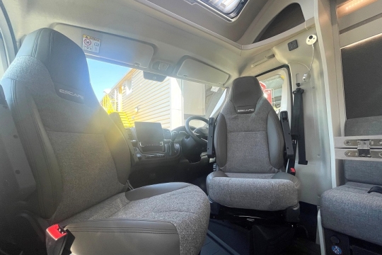 swift-escape-640-interior-cab-seats.jpg