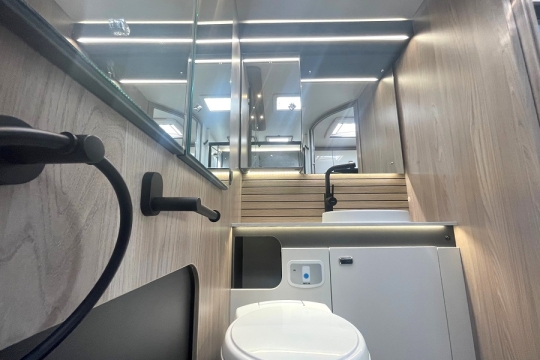 swift-escape-640-interior-washroom.jpg
