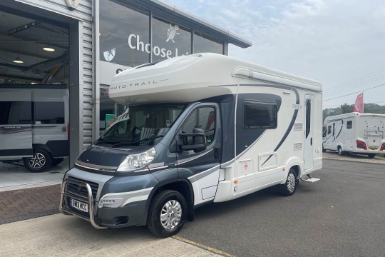auto-trail-navajo-exterior-front-side.jpg
