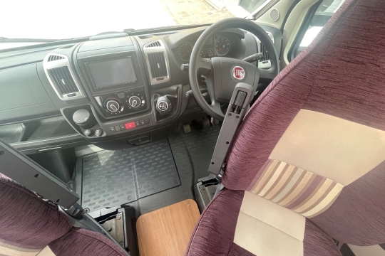 auto-trail-navajo-interior-dash.jpg