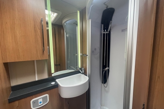 auto-trail-navajo-interior-washroom.jpg
