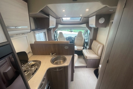 burstner-ixeo-time-t726-interior-to-front.jpg